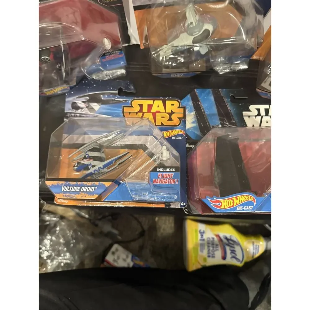 Lot of 8 Hot Wheels Star Wars Die-Cast Vehicles New in Package